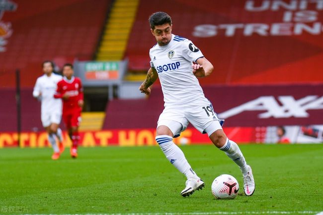 没想到，浓眉大眼的《逆水寒》手游居然背叛了MMO传统