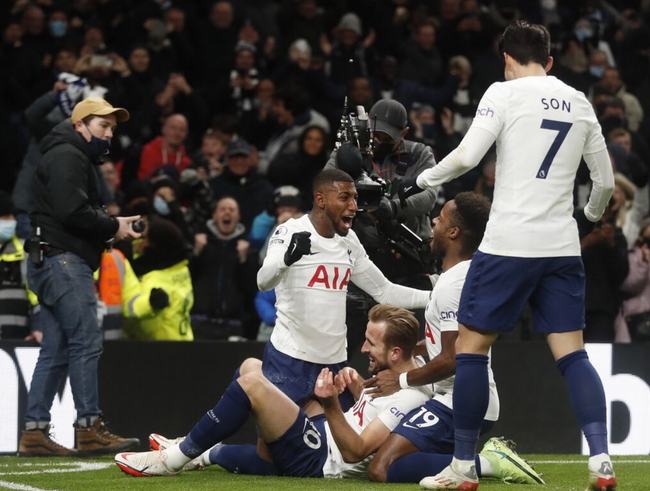 吴冠希张常宁大婚答谢晚宴 中式礼服大气赵继伟晒大婚甜蜜